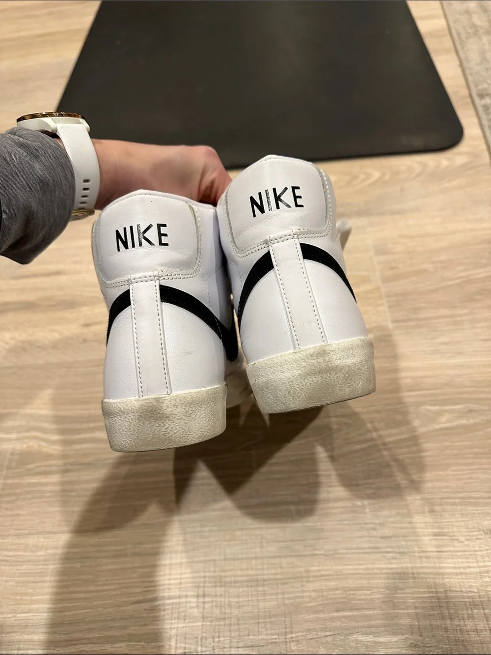 Nike Blazer Mid '77 Vintage White with Black Swoosh. Size 9.5. EUC - Picture 9 of 13